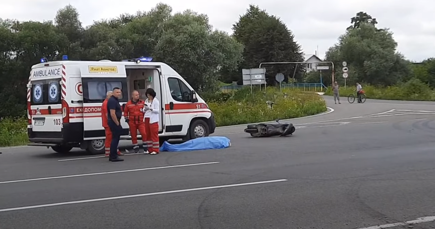 Водій скутера загинув на місці.