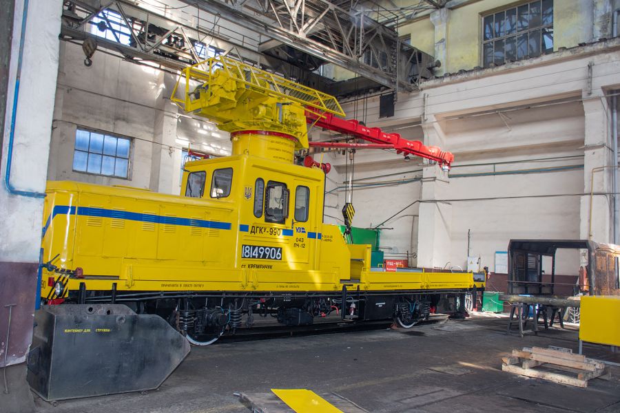 На заводі будуть відбуватися як мистецькі локації, так і виставка зброї та військової техніки