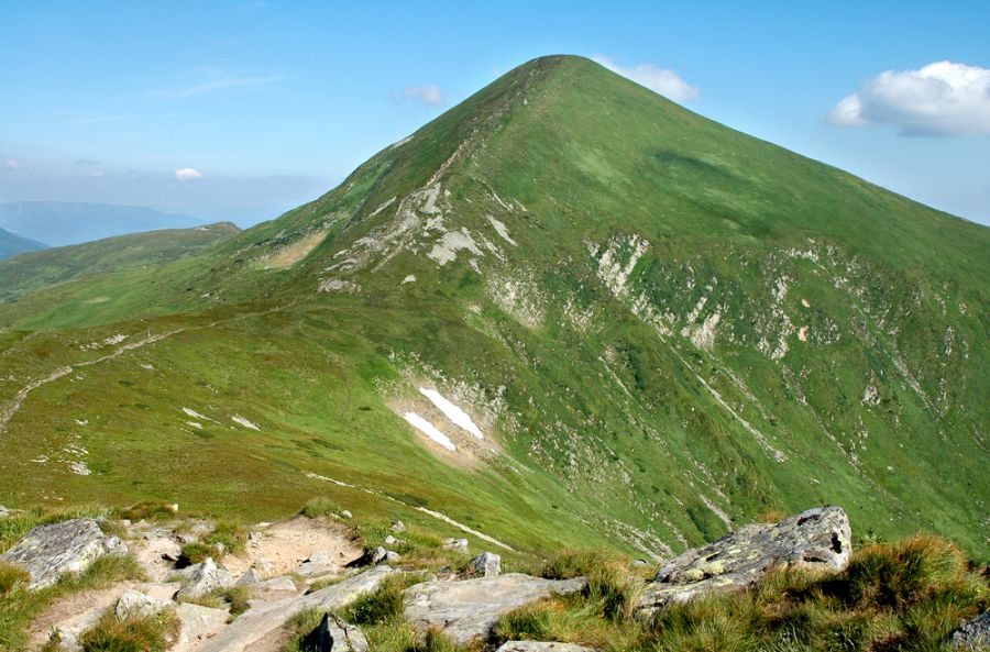 На Говерлі туристам вручать медалі за успішне сходження
