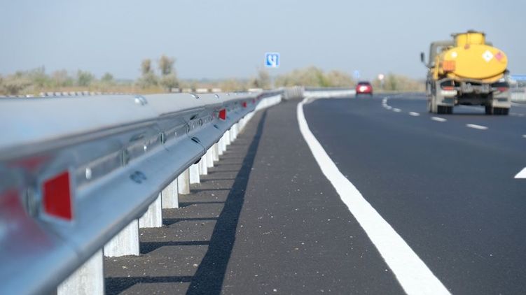 Отримані кошти буде спрямовано на будівництво й оновлення доріг у рамках президентської програми "Велике будівництво"