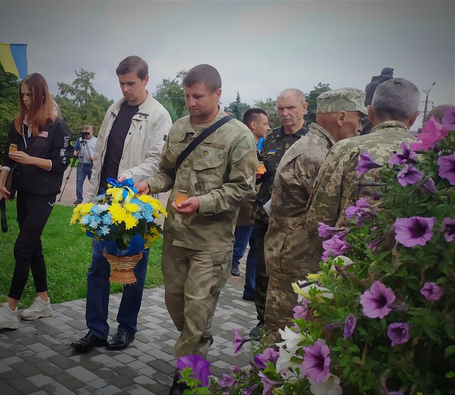 У Калуші вшанували жертв однієї з найкривавіших подій війни на сході України — Іловайської трагедії. Фото: Марія Сорока