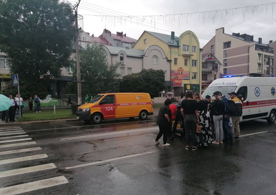 Постраждала переходила проїжджу частину дороги по пішохідному переходу. Фото: Богдана Тимчишин, "Вікна"