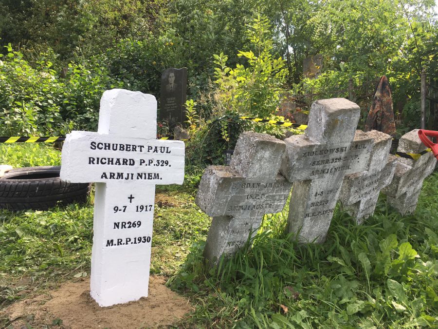 Краєзнавці повністю відреставрували перший хрест на військовому похованні в Калуші