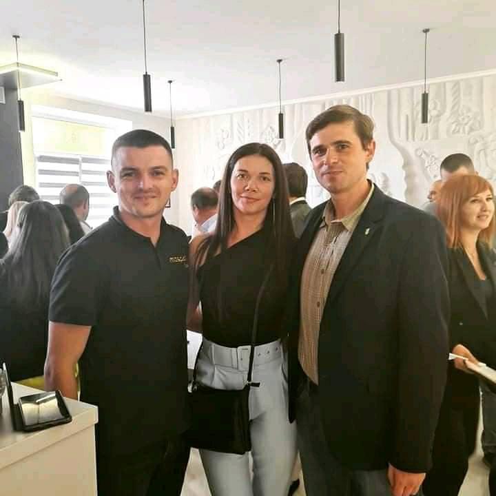 Міський голова вручив грамоти та цінні подарунки 15-ти підприємцям. Фото: Ксенія Кирильчук/Facebook