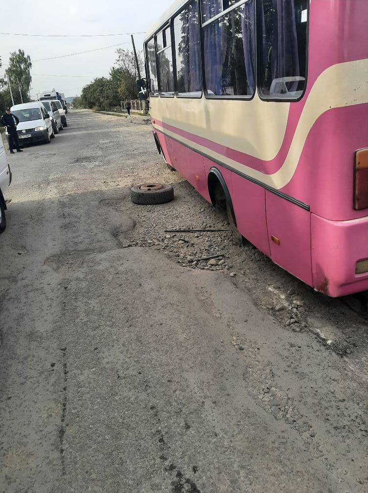 Дорогу в Болехові називають справжнім пеклом