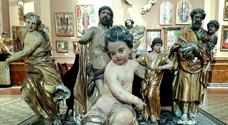 На виставці експоновані п'ять скульптур.