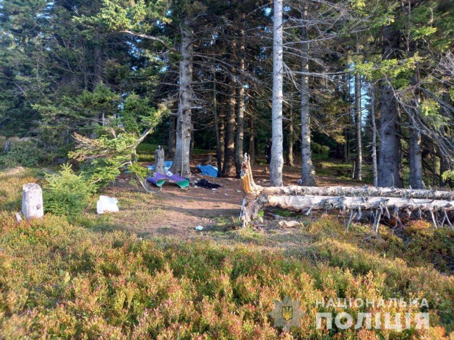 Серед туристів були також діти.