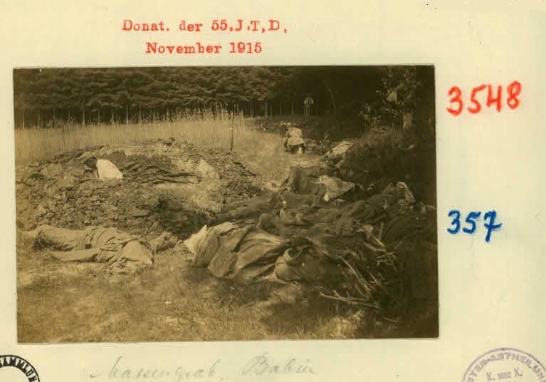 Бабин. Листопад 1915 року. Братська могила. Massengrab, Babin. Світлину оприлюднив Андрій Шутяк