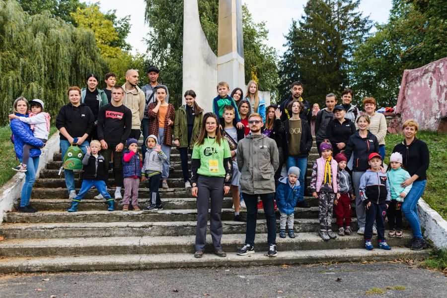 На акцію прийшли калушани з різних організацій, сільськогосподарської компанії, учні ліцеїв та актори театру