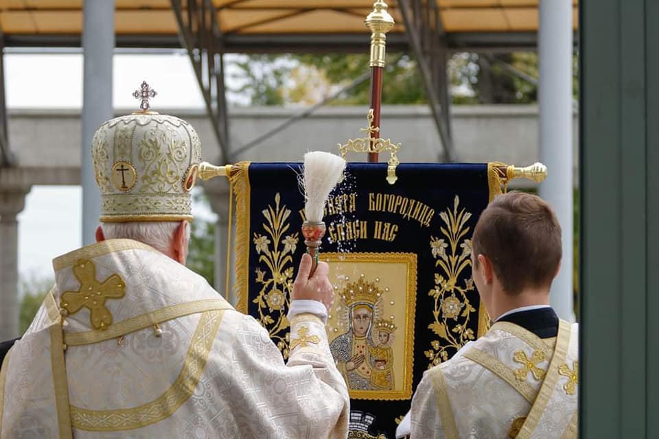 У Гошеві освятили хоругву Калуської міської територіальної громади. Фото: Наталія Ковальська, Євгенія Цуркан