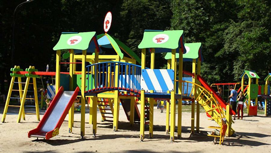 Ілюстроване фото. Майданчики передають центру "Спорт для всіх", який не має ресурсу для ремонту та утримання