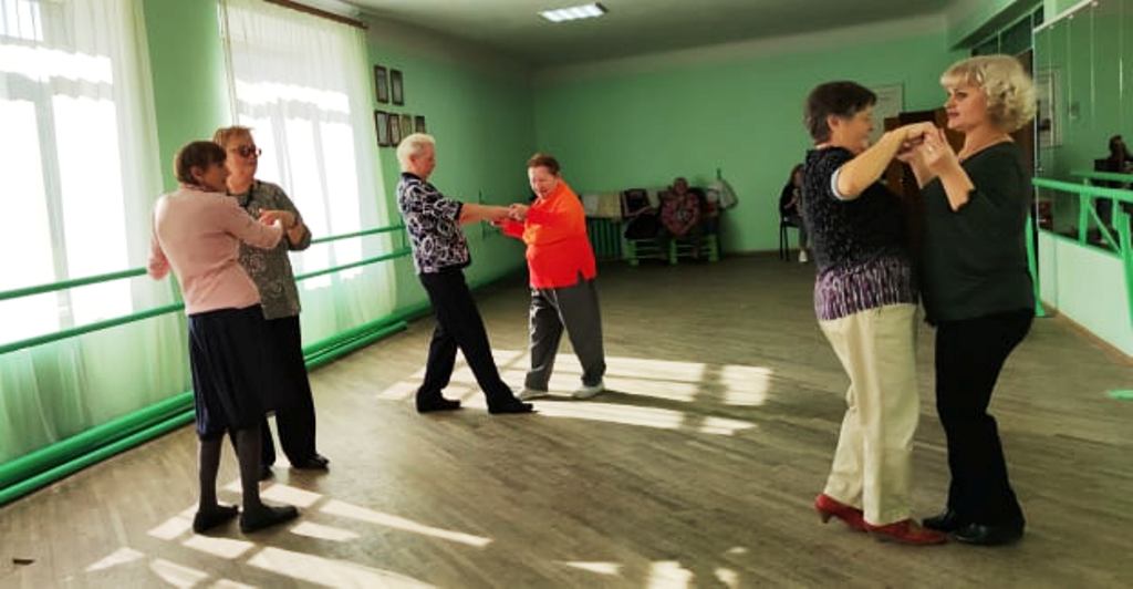 Учасники майстер-класу під кінець танцювали вальс