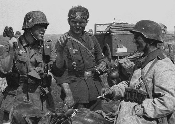 Ілюстроване фото. Під час однієї з акцій у Бабині-Зарічному залишилося всього п'ять хат, включаючи будівлю школи