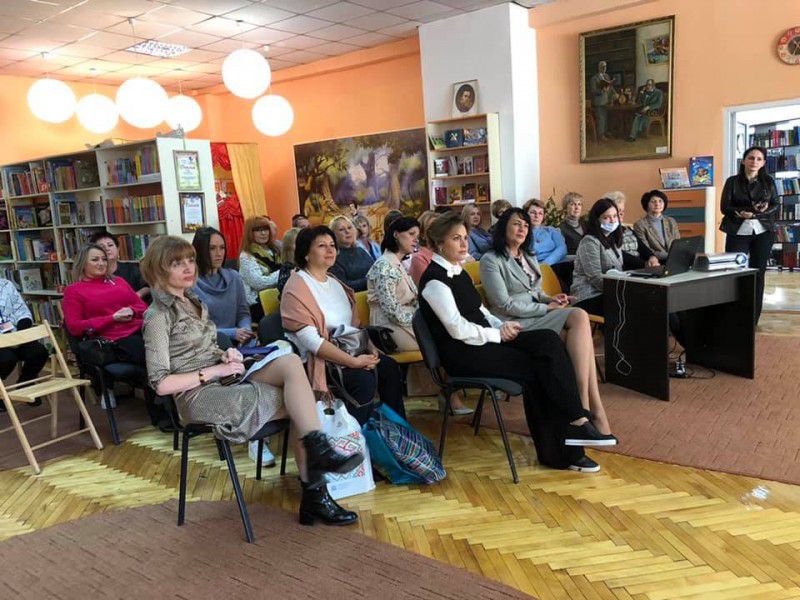  Алла Гордієнко назвала центральну бібліотеку Калуша одну з кращих в регіоні.