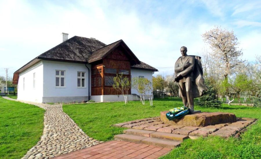 Ремонт дороги до музею Степана Бандери обіцяють завершити до кінця наступного року