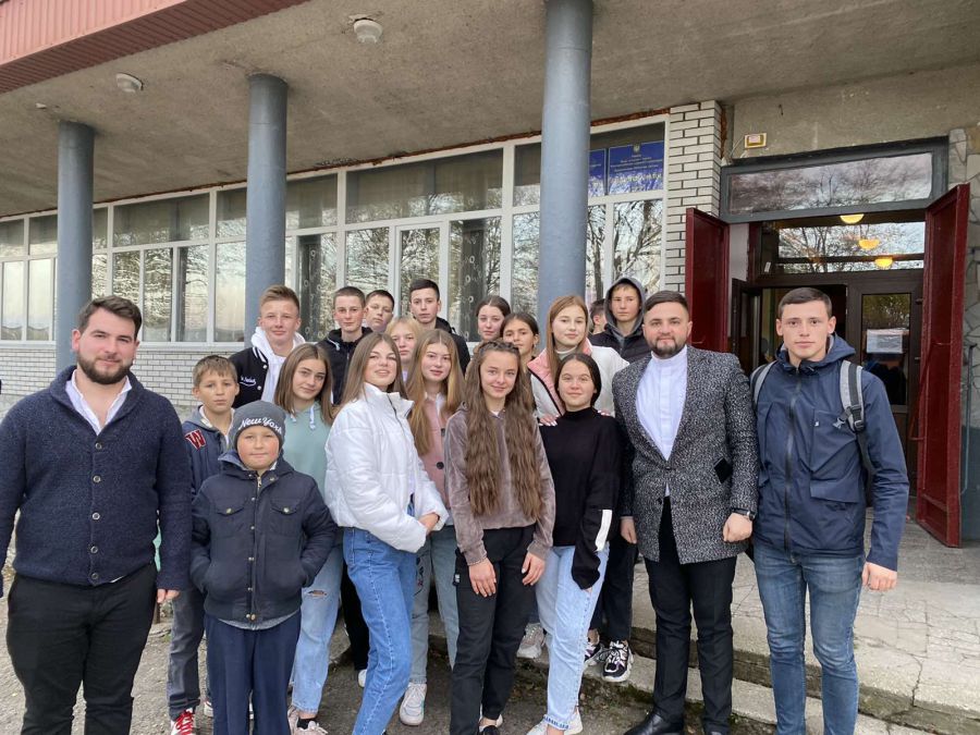 Такі зустрічі — це нові знайомства та нові враження, котрі базуються на християнських цінностях