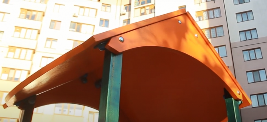 Елементи дитячого майданчика виготовляли за допомогою термопресу.