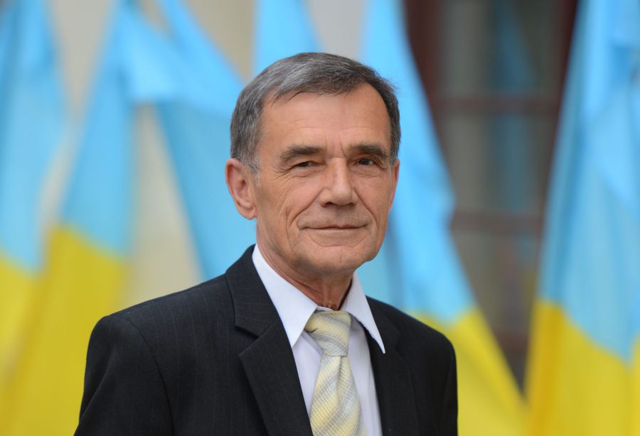 У 2007 році Дмитро Бахматюк став переможцем конкурсу «Сто кращих керівників шкіл України»