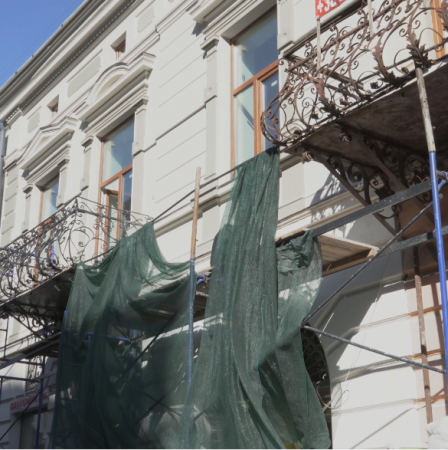 Реставрацію проводять двох балконів.