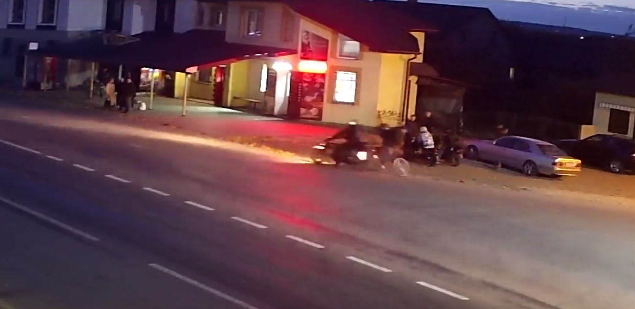 Велосипедист не отримав значних травм, проте пошкодив руку