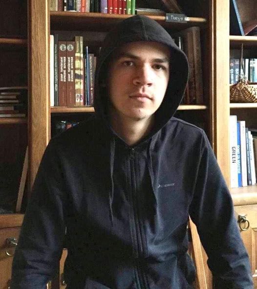 Всі, кому відоме місцеперебування хлопця поліція просить зателефонувати на номер 102.