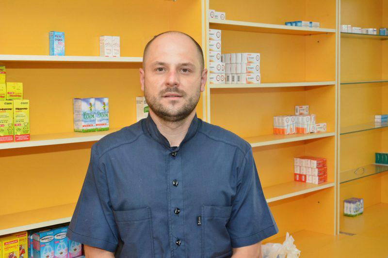 Купувати ліки для хворих коронавірусом стало значно складніше, ніж навіть ще місяць тому, кже Орест Гірчак