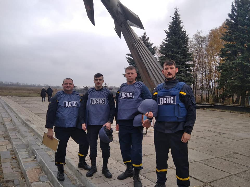 Рятувальники отримали нагороду "За розвиток Донеччини". Василь Фіцак — крайній справа