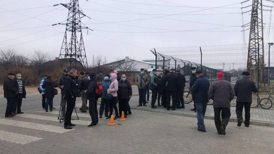 Працівники зарплату добиваються через суд.