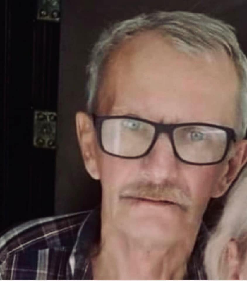 Всі, хто володіє інформацією про зниклого поліція просить зателефонувати зо номером 102.