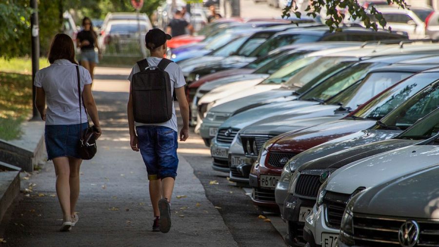 Ілюстроване фото. Скоріш за все, частина цих місць згодом стануть платними паркувальними майданчиками