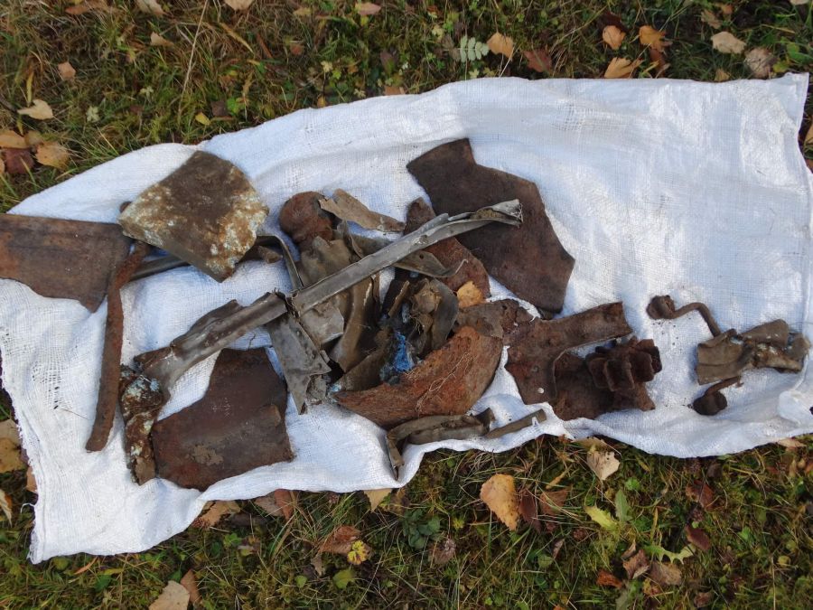 По знайденим уламкам модель літака важко визначити.