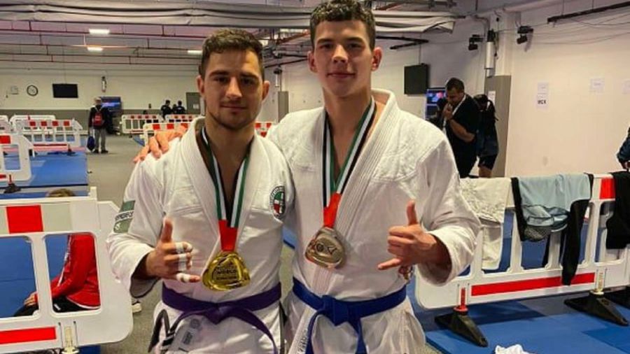 Наразі спортсмен готується до нових змагань.