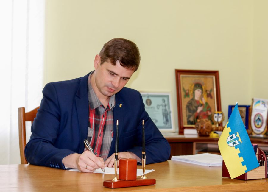 Міський голова Калуша також долучився до написання Диктанту  єдності