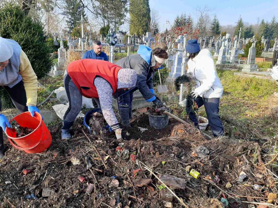 На толоку прийшло чимало людей.