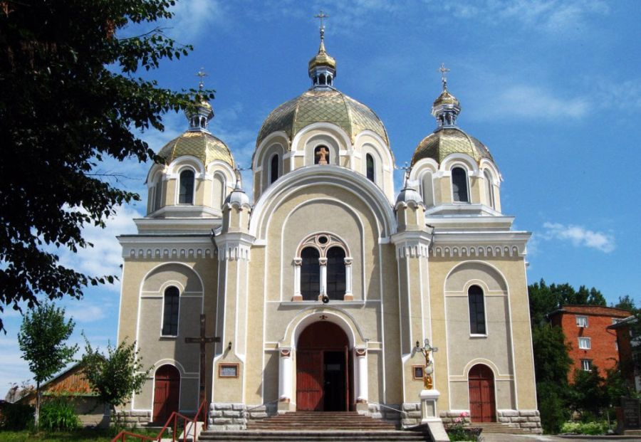 Місце, де була стара церква в Калуші. закупили брати Фельчинські — відомі у Європі майстри виливання дзвонів