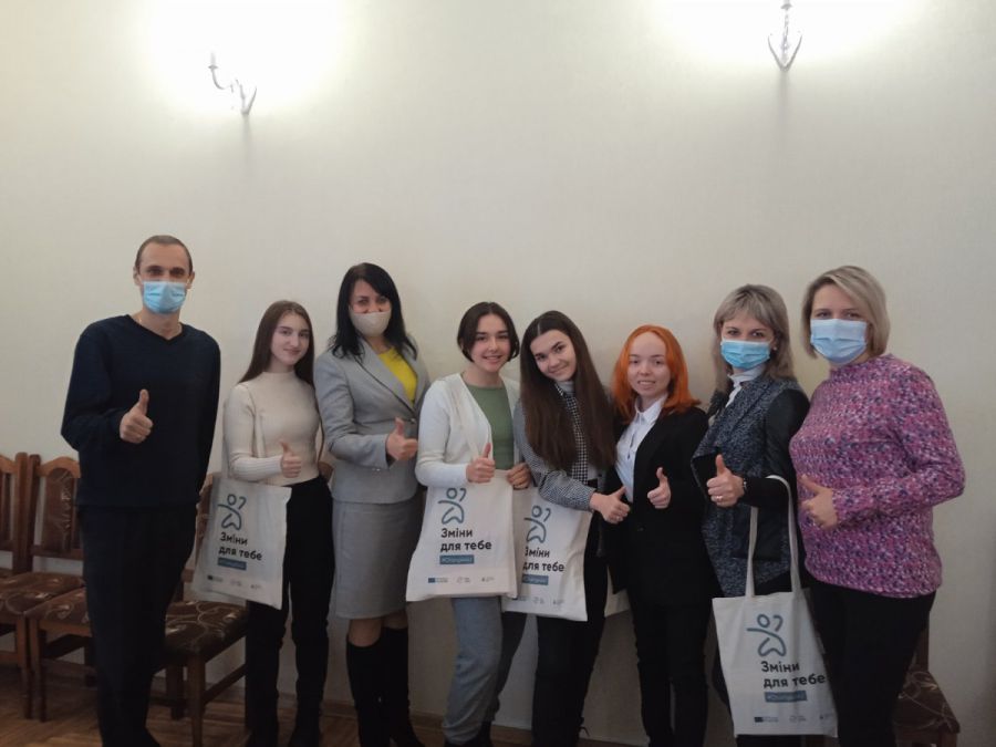 Учасники проєкту отримали подарунки та солодощі