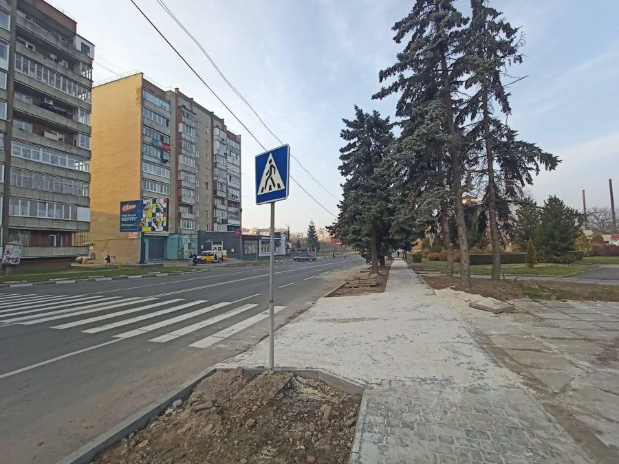 Доріжки вже давно потребували ремонту. Фото: Калуш Урбаністичний/Facebook