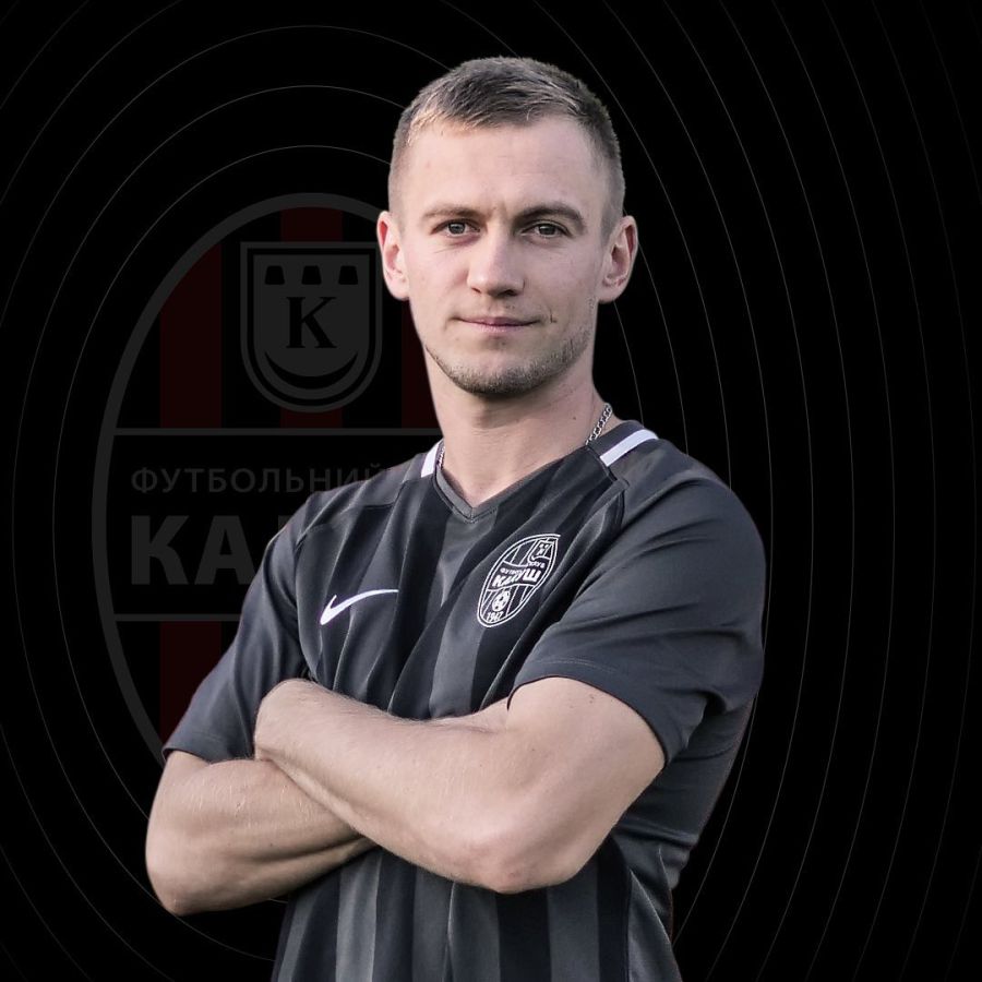 Віталій Гладенький вільний час любить проводити з сім'єю, читати книги, дивитися пізнавальні відео