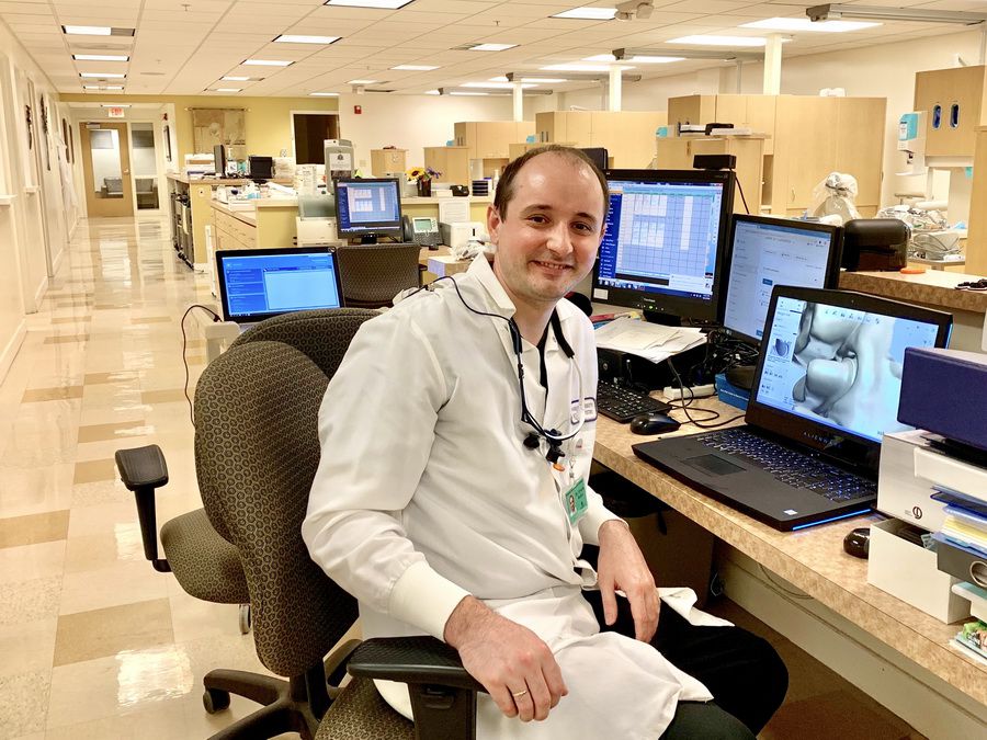 Щоб бути висококваліфікованими спеціалістами, ви повинні володіти як теоретичним, так і практичним компонентом