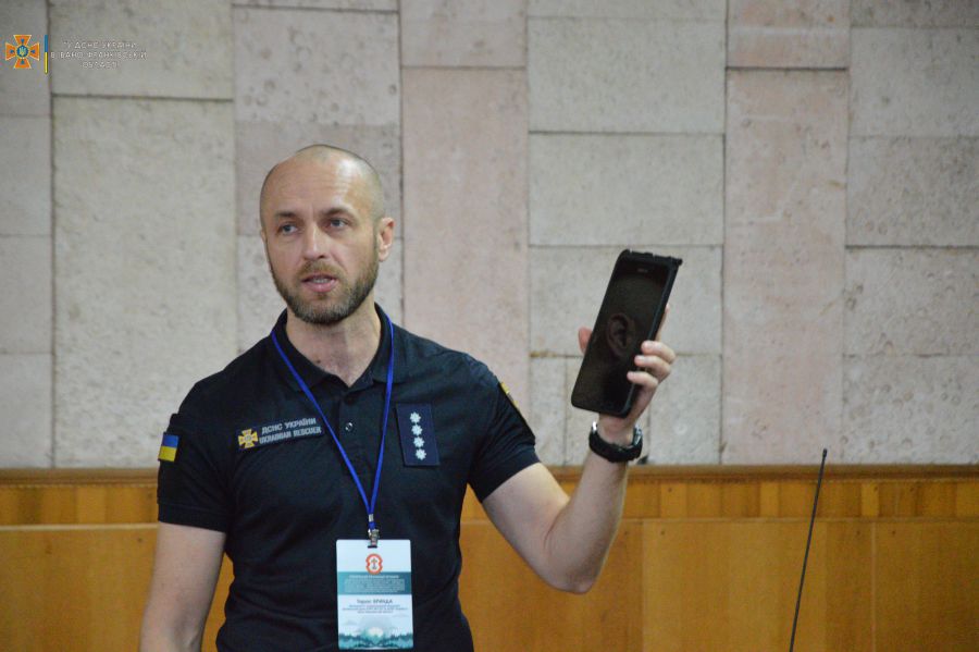 Додаток доступний на  операційних системах Android та iOS. 