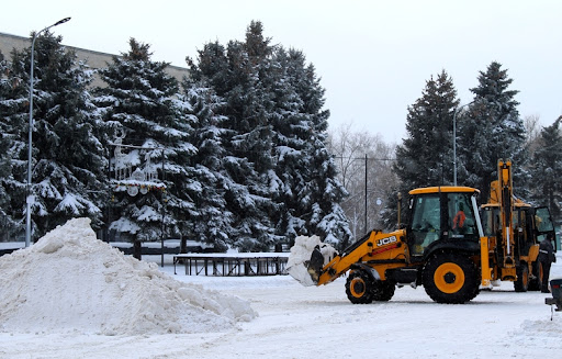 Ілюстроване фото. Підприємці і підприємства також приєднаються до розчищення вулиць.