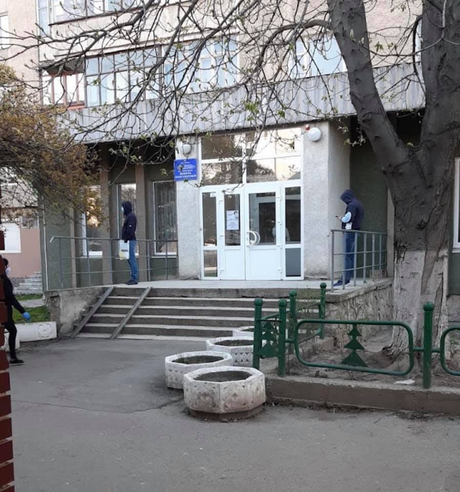 На сьогодні жіноча консультація функціонує в звичайному режимі, скорочення ніхто не відчув, запевняє гендиректор ЦРЛ