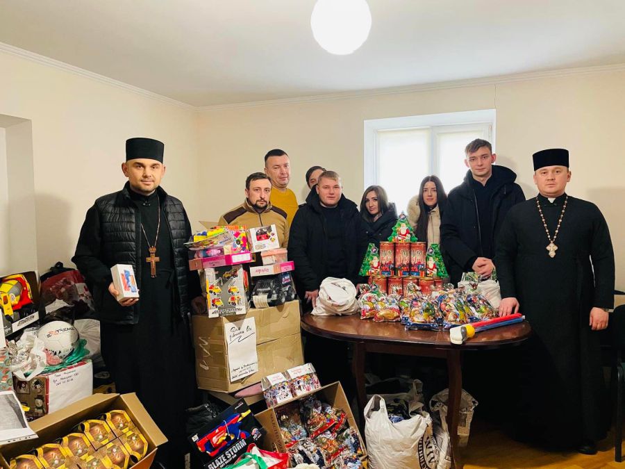 Усі небайдужі калушани могли взяти листи до Святого Миколая, прийшовши до храму і здійснити чиюсь мрію