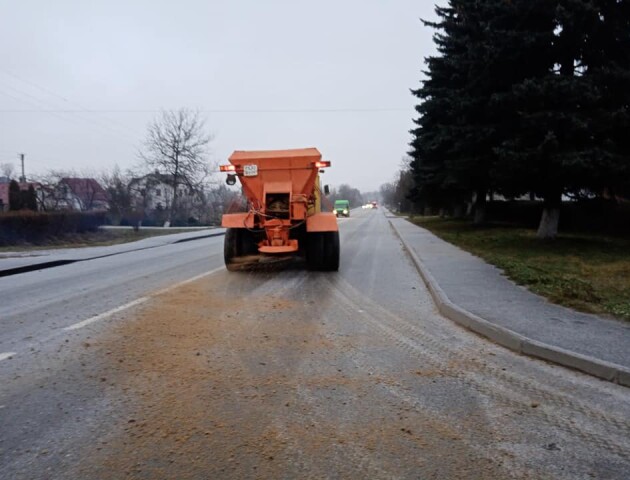 Ілюстроване фото. Дорожники очистили 138 кілометрів доріг