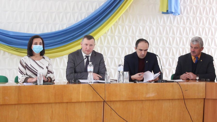 Не зрозуміло, для чого у районній раді одразу два заступники голови чи посада радника