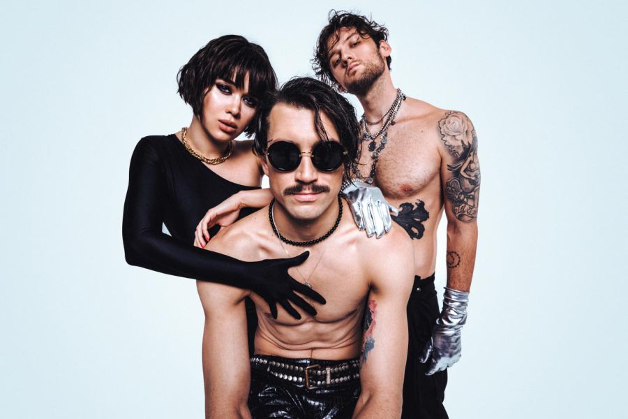 Суд оштрафував мережу магазинів більше як на 56 тисяч гривень за пісню Kadnay. Фото: Kadnay/Facebook