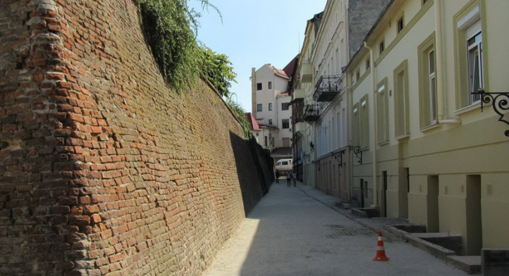 Тип такої цегли чутливий до зміни температур