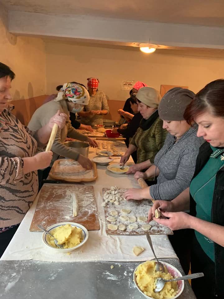 Жінки для бійців зробили добру справу, тож хлопці смакуватимуть на Різдво домашніми варениками