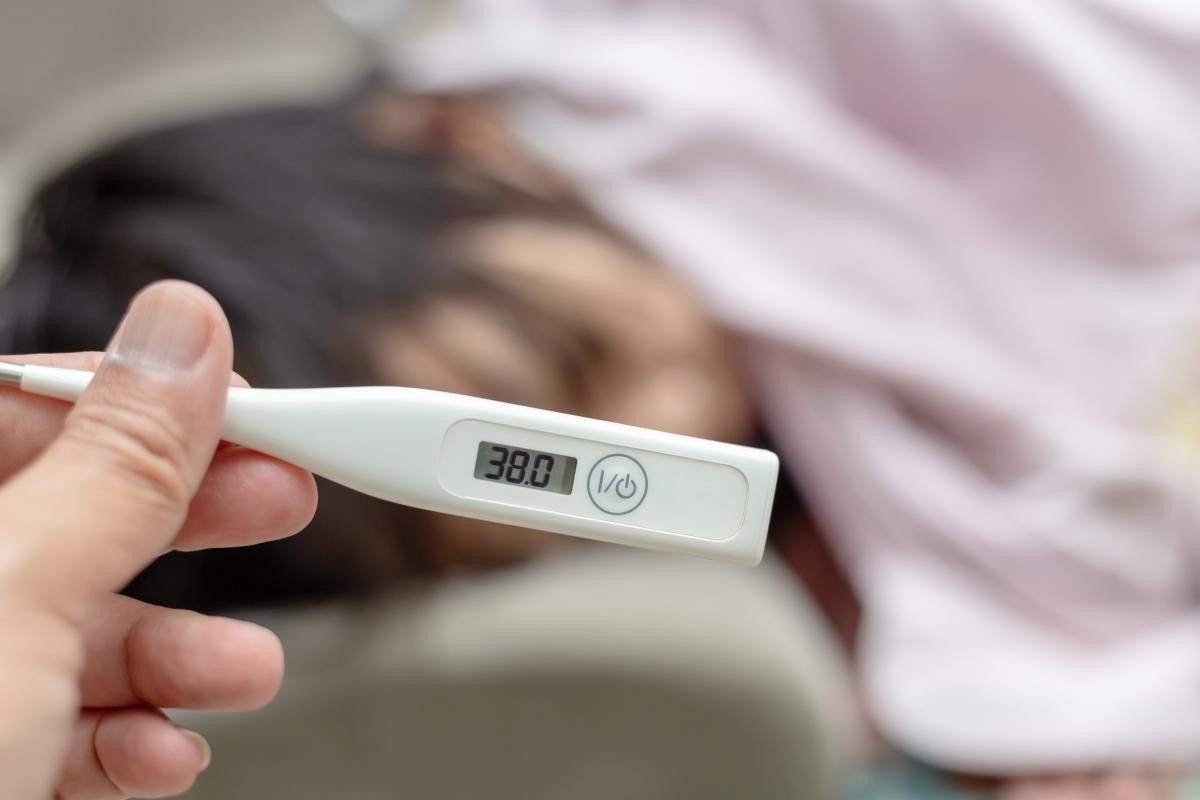 Ілюстроване фото. Обтирання спиртом може бути небезпечним для дітей.