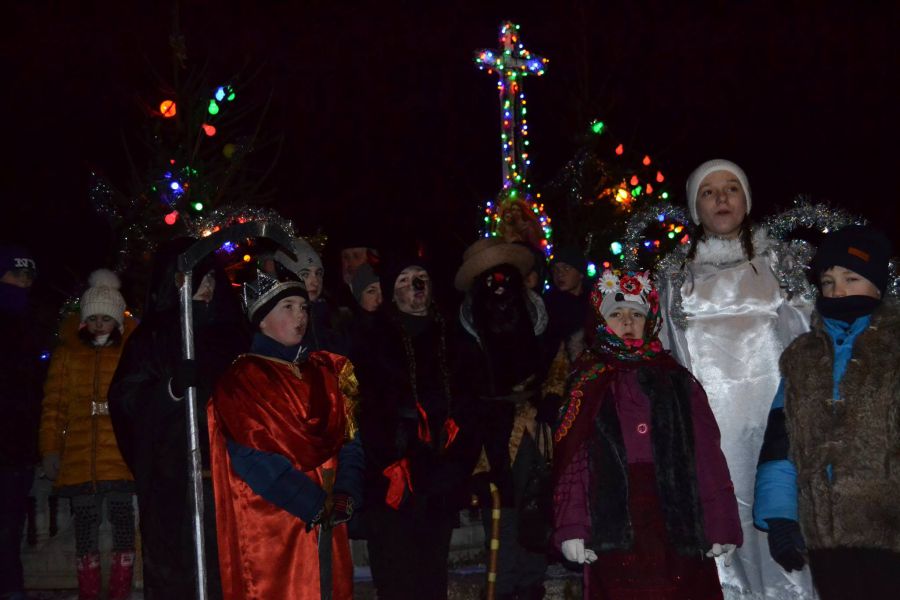 У Хотіні існує традиція на Старий Новий рік іти пішою ходою з оркестром, колядувати і маланкувати. Фото: 2018 рік
